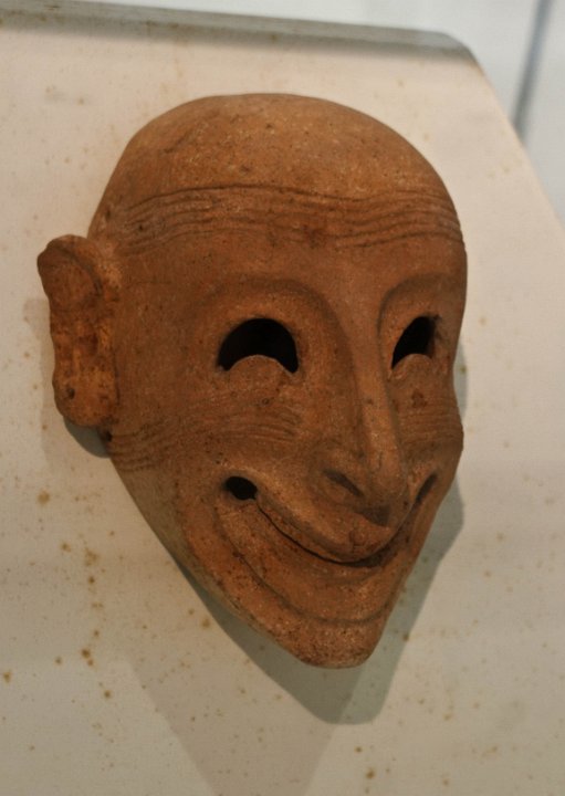 IMG_1287_DxO.jpg - Masque représentant le rictus sardonique qui devait empêcher les parents de montrer leur peine lors du sacrifice de leur premier né à Tanit
